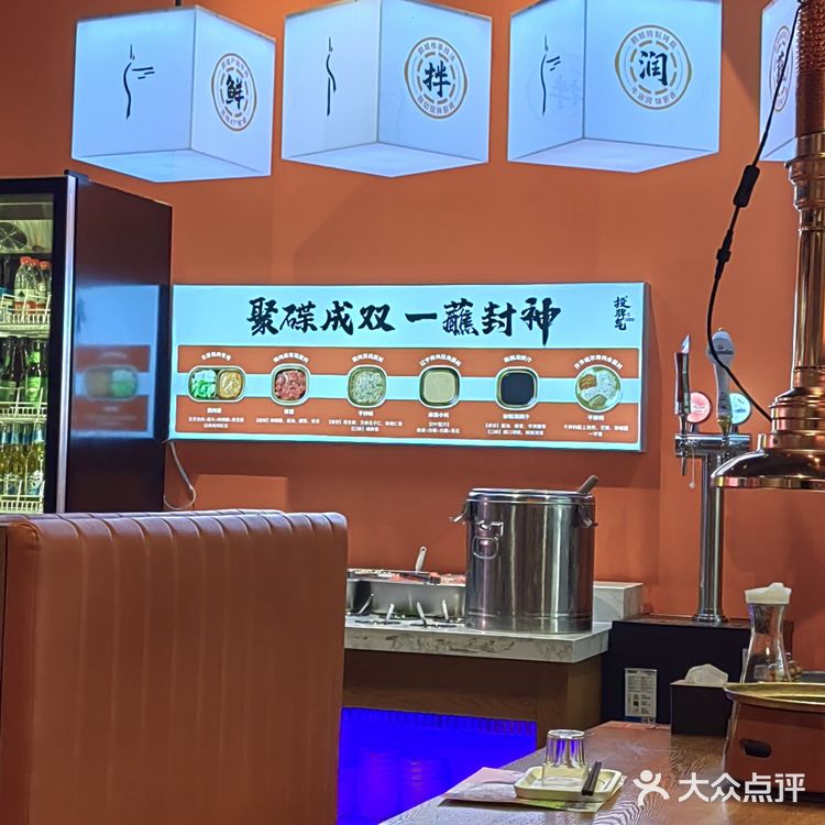 双人餐，正好两人团购了一份，套餐里还真丰富，有大虾