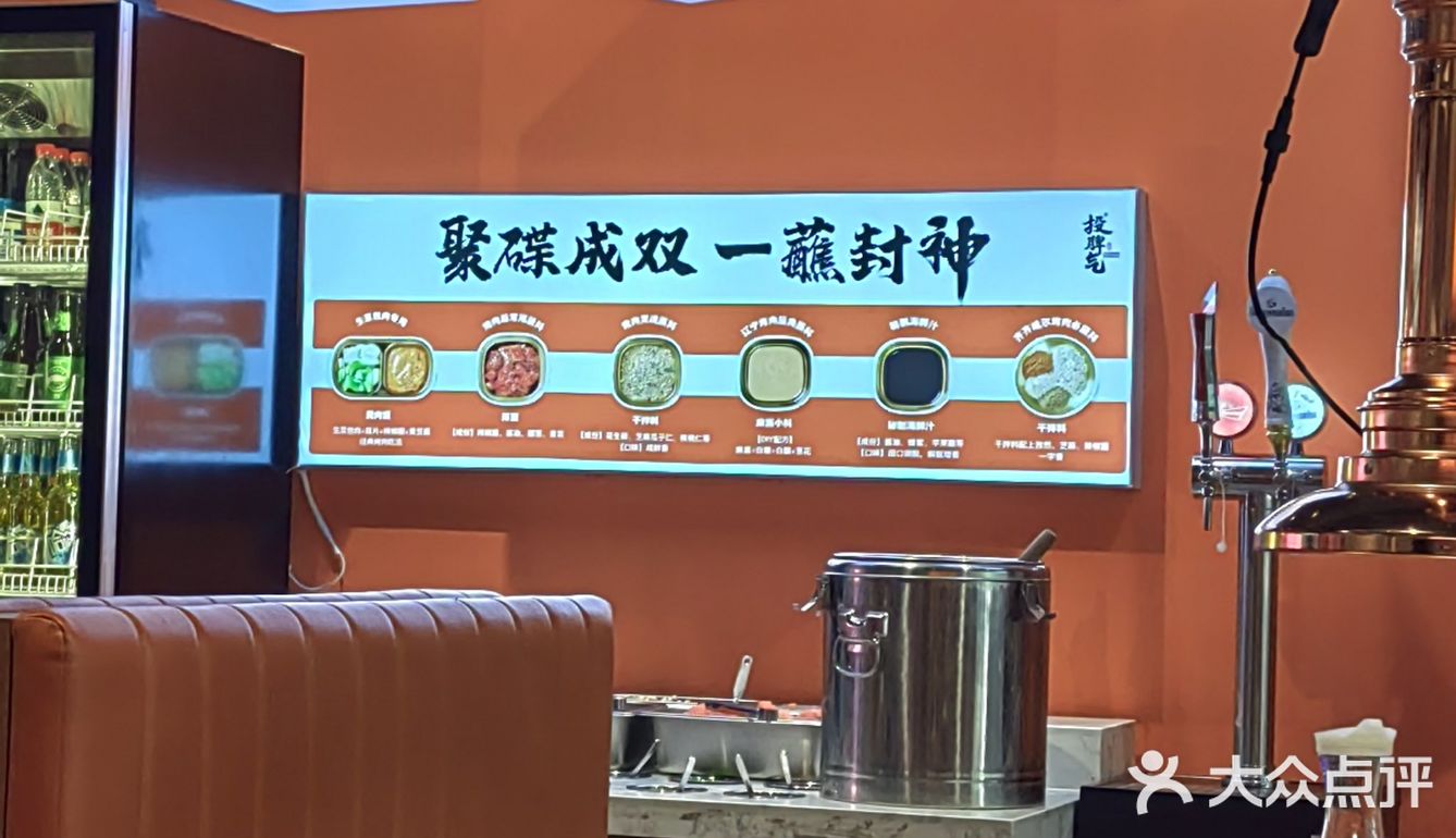 双人餐，正好两人团购了一份，套餐里还真丰富，有大虾