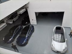 -TESLA 特斯拉(上海太古汇体验店)