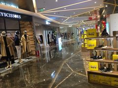 -王府井百货熙地港店