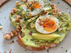 牛油果煮蛋吐司-RAC BAR(安福路店)