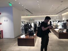 -URBAN REVIVO(高德置地广场·春广场店)