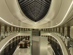 -上海滴水湖皇冠假日酒店