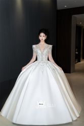点击看大图 -艾拉·女王婚纱礼服馆