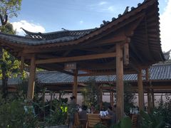 -腾冲洞山温泉村