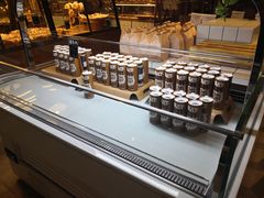 面包甜点陈列柜-Dough&Joe团憩(瑞虹天地月亮湾店)