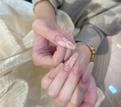 -猪猪女孩日式美睫美甲