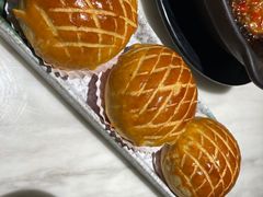 酥皮水牛奶菠萝包-陶陶居酒家(新天地店)