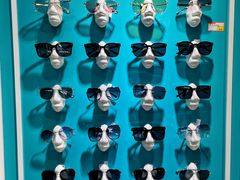 -英伦眼镜蔡司依视路折扣店(通州万达店)