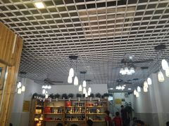 大堂-正宗普宁豆干坊·洪记砂锅粥(红领巾路店)