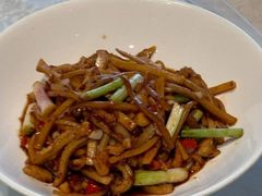 -阿瓦山寨·湘菜现炒·剁椒鱼头王(咸阳总店)
