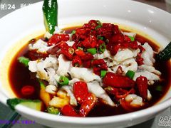 鲇鲇不忘-小巴辣子川湘菜餐厅(星游城店)