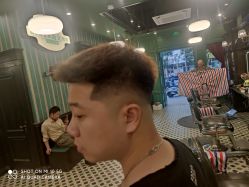 -海文先生国潮烫染男士理发馆