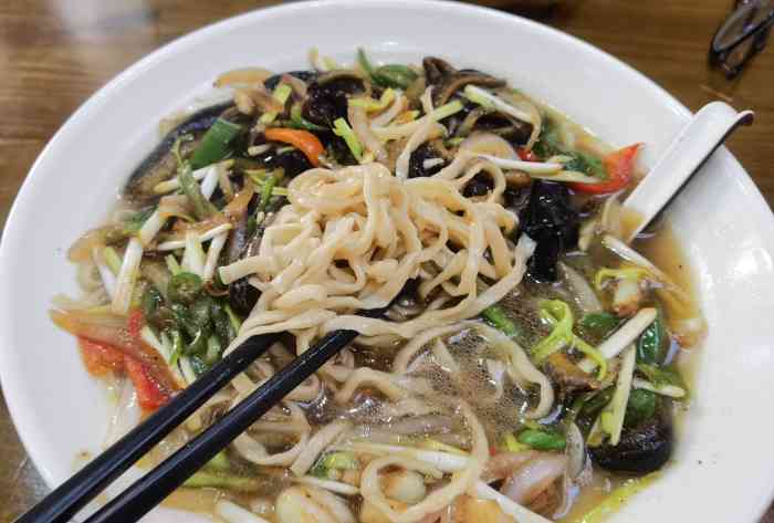 淮安浇头面馆-"先去们新开的面馆,装修挺好,环境也不错,.