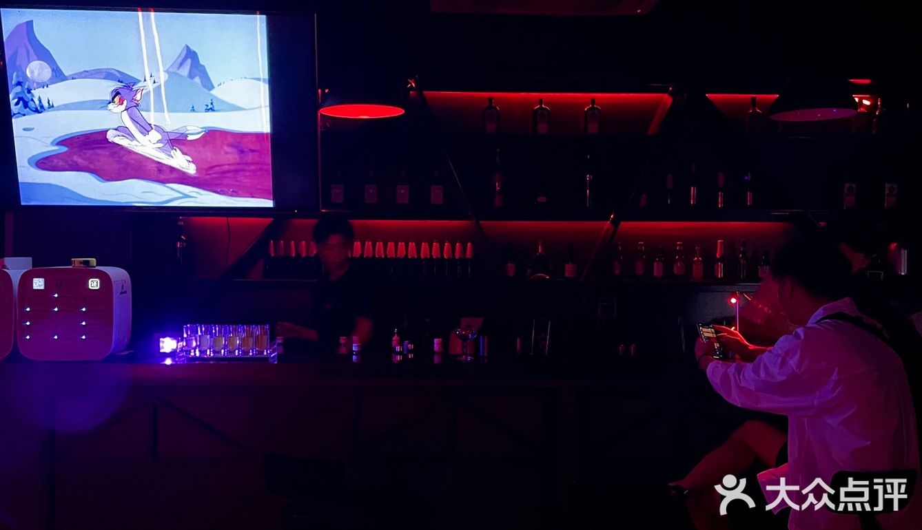 underground风格酒吧 年轻人潮流新聚集地