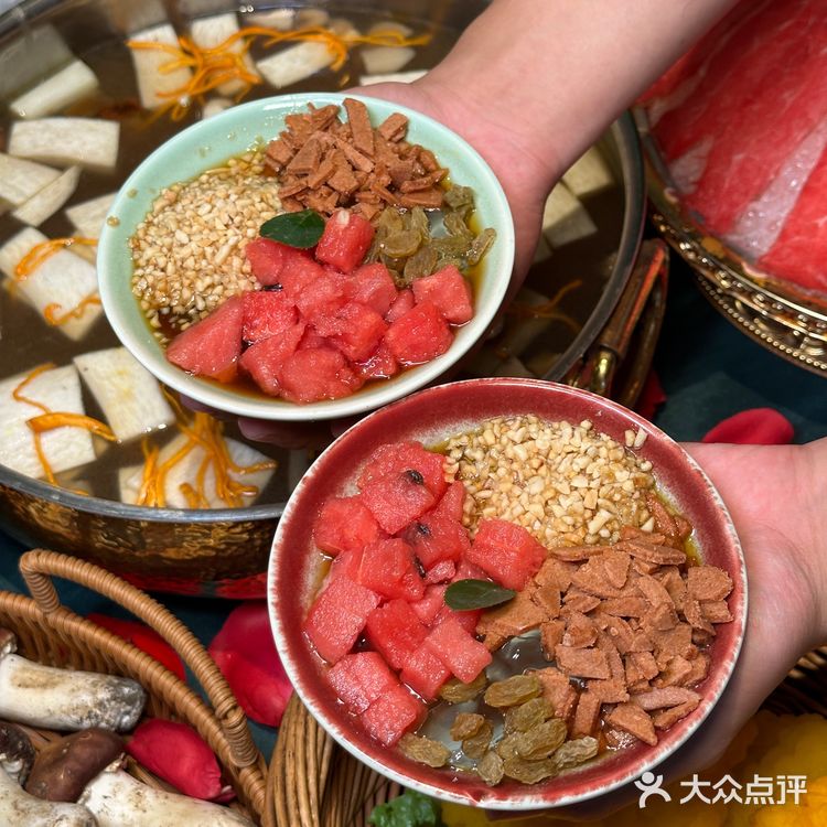 正宗云南风味|一口就鲜掉眉毛的菌汤火锅！