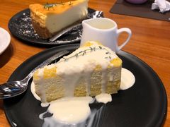 -Chom Cafe and Restaurant