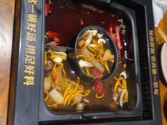 -老牌坊云南鱼豆花火锅(爱建店)