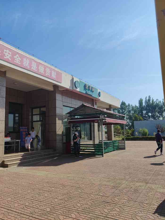 徐水西服务区-停车场-"五一小长假,四个小时车程变成七个小时.