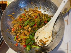 -阿瓦山寨·湘菜现炒·剁椒鱼头王(咸阳总店)