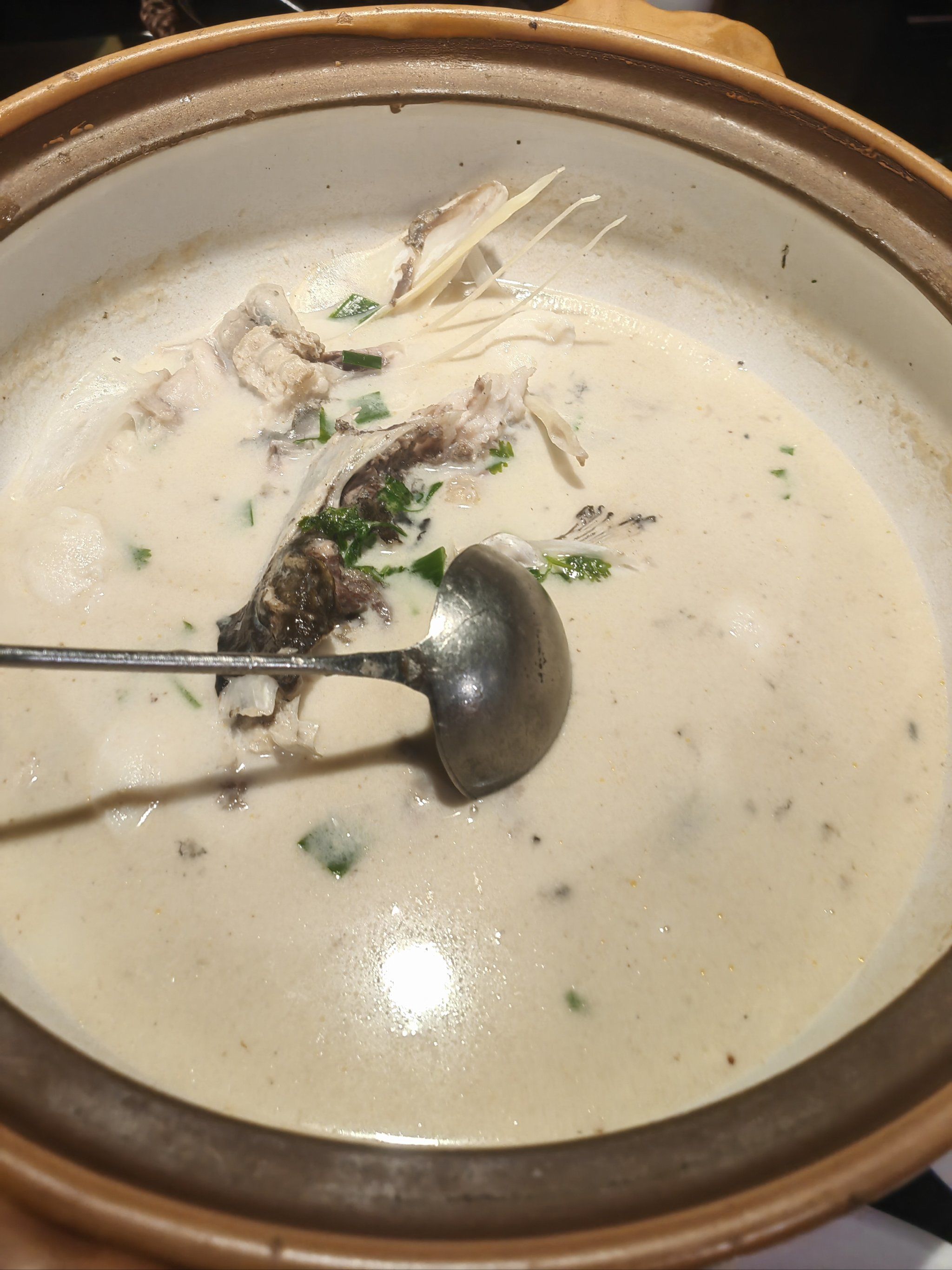 清炖鱼头汤好滋味