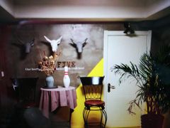 -HIGH FIVE哈福手工汉堡(桂林路店)