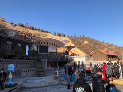 -采薇庄园四季滑雪场