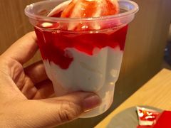 草莓麻薯新地-麦当劳(总统大酒店店)