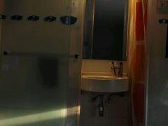 洗手间和厕所一起。-南京金百时酒店(张府园地铁站店)