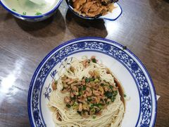 开洋葱油拌面-裕兴记•蟹黄面馆(人民广场店)