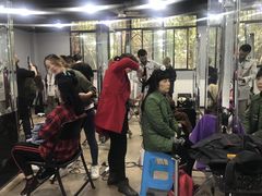 -粤港芭莎美容美发化妆学校