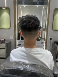 -妃格美发沙龙·烫发·染发