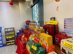 零售区-全家便利店(愚园店)