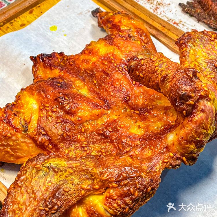 终于在西安吃到了敲正宗的馕坑烤肉！