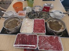 -杨老板·海鲜集市火锅·鲜切牛肉(中防万宝店)