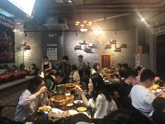 大堂-巴四老城区炭火蛙锅(张江店)