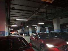 -沃尔玛购物广场-停车场