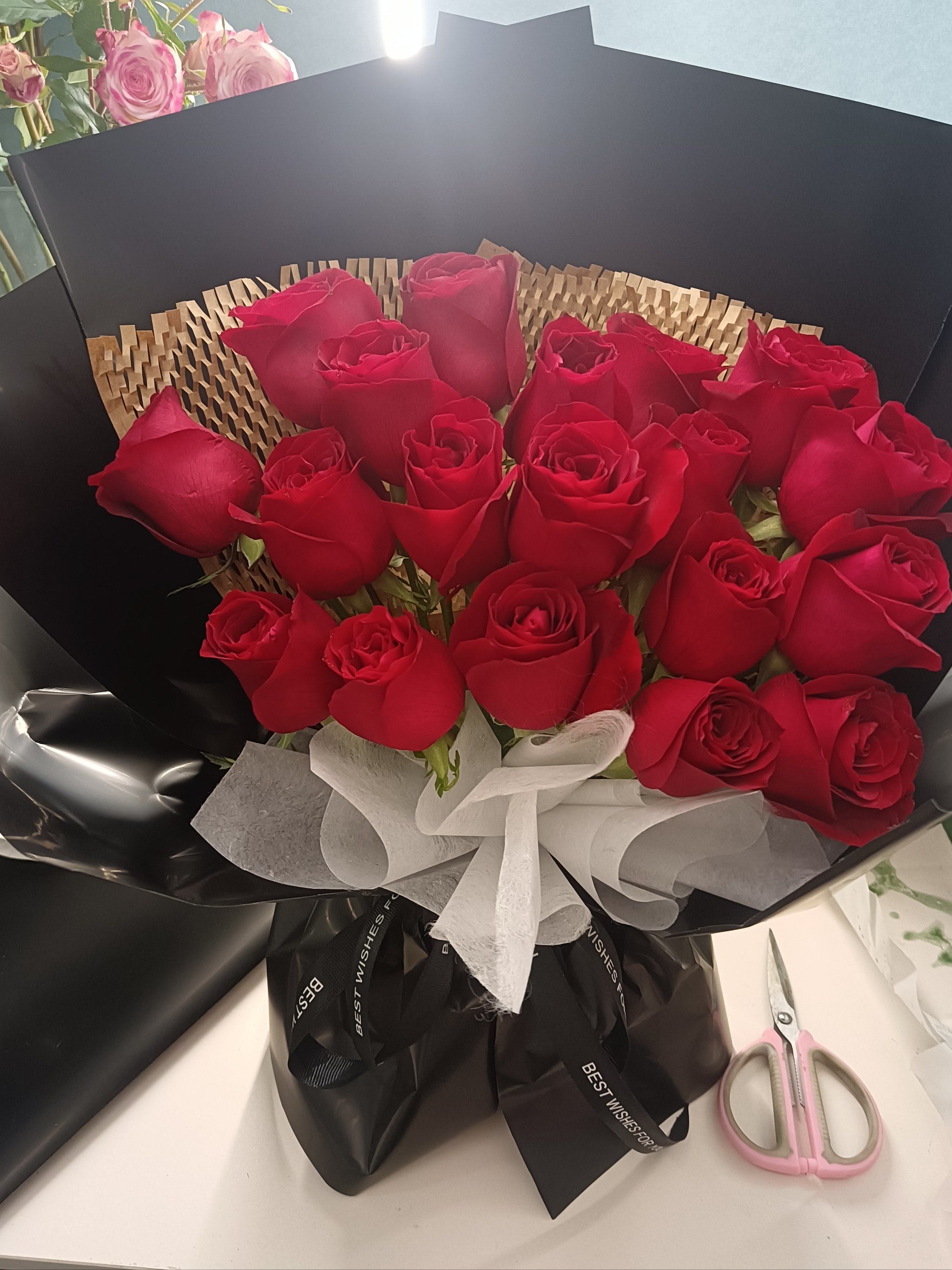 商家推荐的红玫瑰花束真好看