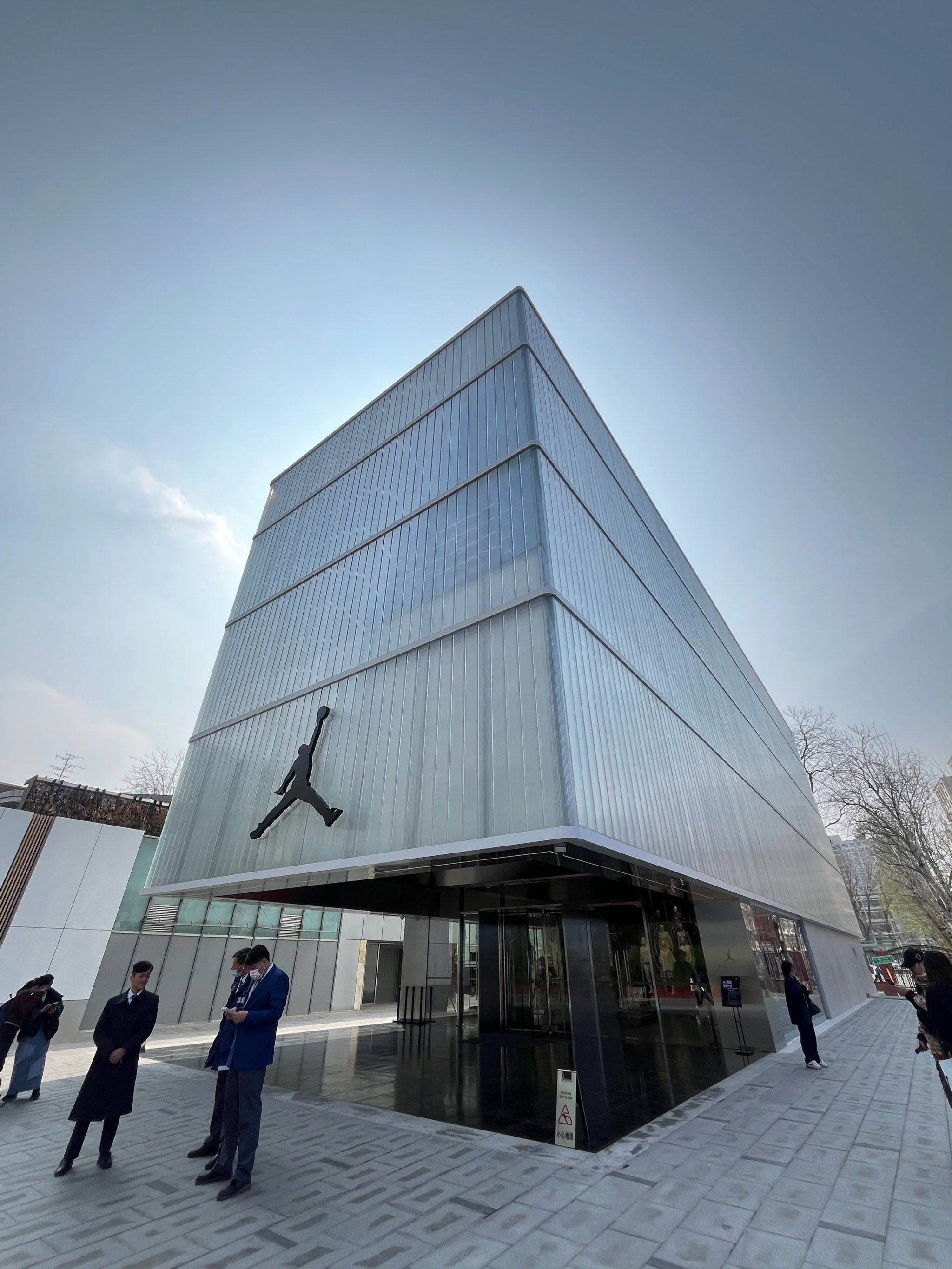 三里新开的 jordan 真够帅的