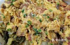 Barbecue Pork Fried Rice with Egg