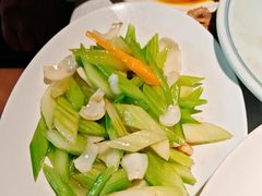 西芹百合炒桃仁-聚味坊烤鸭店(草桥店)