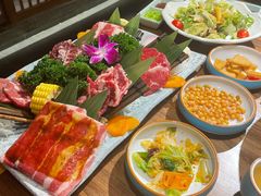 黑牛六拼-明洞阿姨·韩式酱蟹烤肉·创意料理(三元桥店)