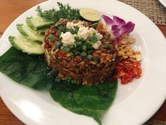 -Chom Cafe and Restaurant