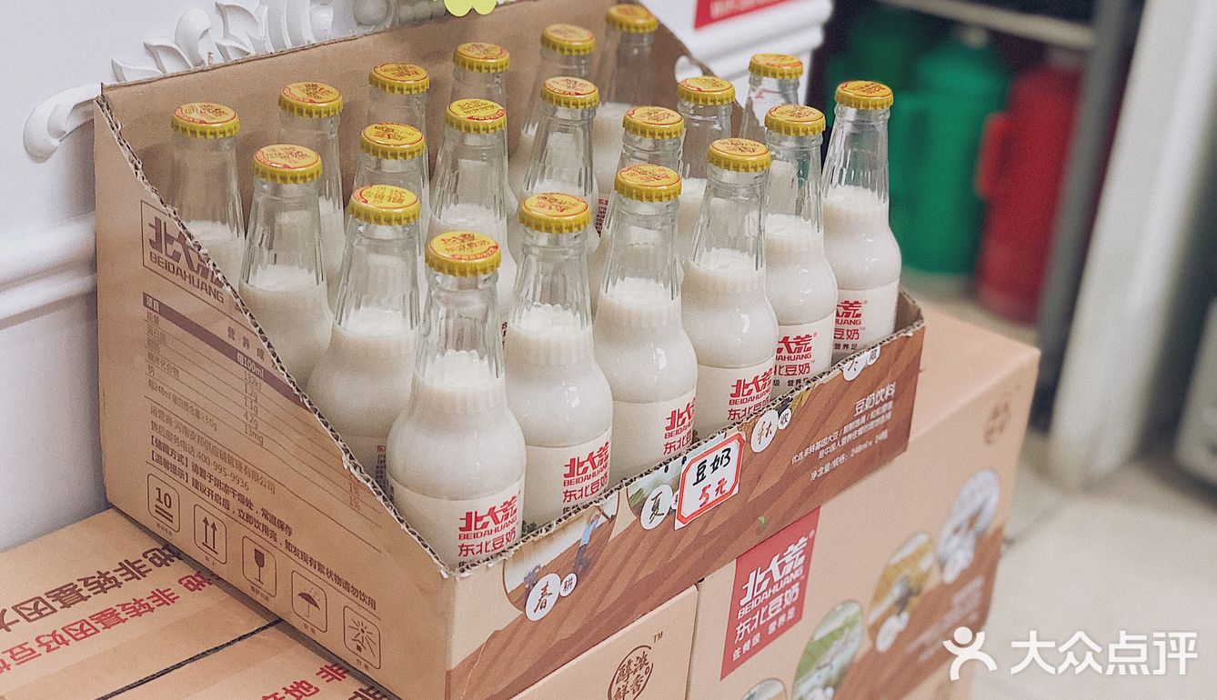 厨房是明档的，顾客可以看煮制的过程，还是比较卫生的