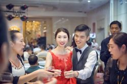 -艾米丽婚纱礼服