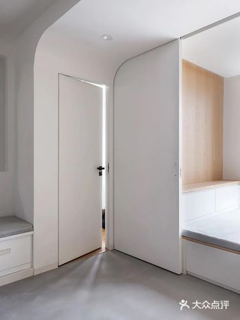 克莱因蓝下的流线型音乐之家 - 蓝境