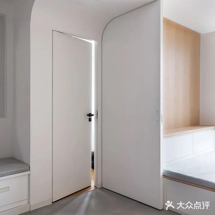 克莱因蓝下的流线型音乐之家 - 蓝境 