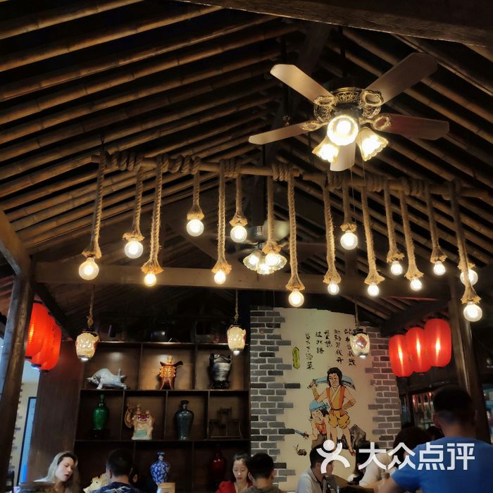 酒阳蒸经小酒馆