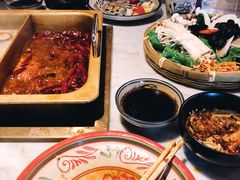 -尚尚仙·酸汤猪手·猪肚鸡火锅(华联万柳购物中心店)