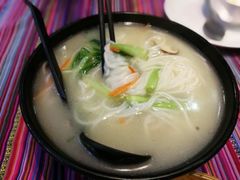 -香巴拉云南餐厅(华莱坞店)